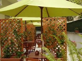Le Tare Oda ve Kahvaltı Roma